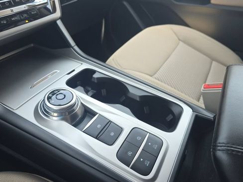 Used 2024 Ford Explorer XLT RWD image 34