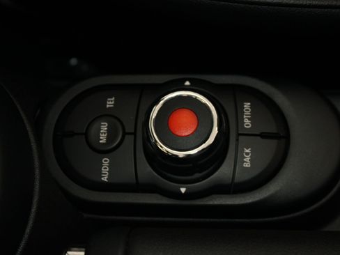 Used 2018 MINI Cooper Cooper image 26