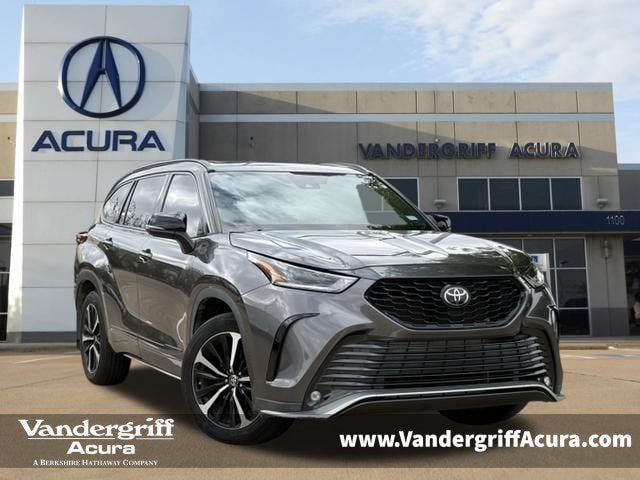 Used 2021 Toyota Highlander XSE FWD image 1