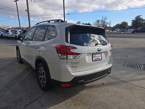 Used 2023 Subaru Forester Premium image 23