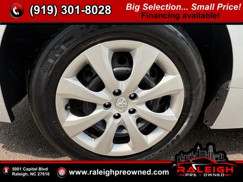 Used 2025 Toyota Corolla LE FWD image 47