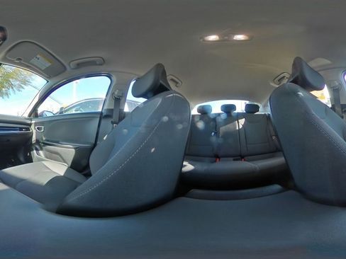 Used 2025 Kia K4 LXS image 45