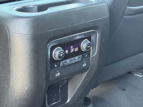 Used 2023 Chevrolet Suburban Premier image 29