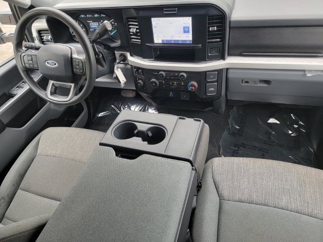 Certified 2025 Ford F250 XLT w/ Snow Plow Prep Package AWD/4WD image 32