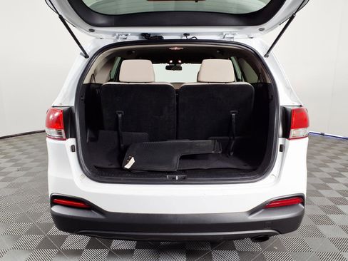 Used 2017 Kia Sorento LX FWD image 8
