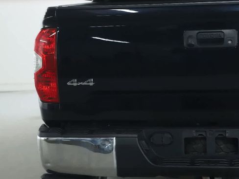 Used 2019 Toyota Tundra SR5 w/ SR5 Upgrade Package AWD/4WD image 42