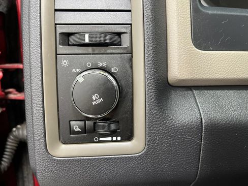 Used 2011 RAM 1500 Express AWD/4WD image 21