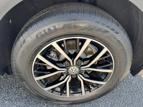 Used 2021 Volkswagen Tiguan SE FWD image 24