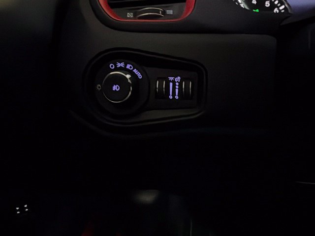 Used 2020 Jeep Renegade Trailhawk w/ UConnect 8.4 Nav Group AWD/4WD image 14
