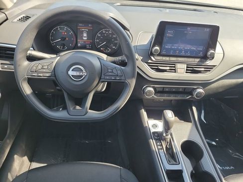 Used 2025 Nissan Altima 2.5 S FWD image 18
