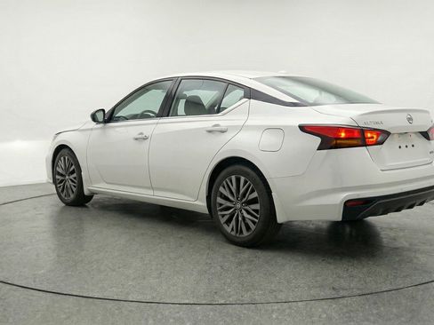 Used 2025 Nissan Altima 2.5 SV image 6