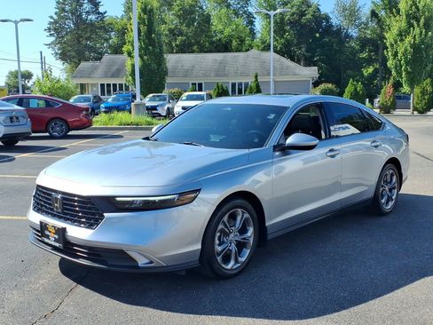 Used 2024 Honda Accord EX image 3