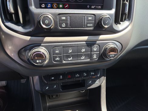 Used 2019 Chevrolet Colorado Z71 AWD/4WD image 19