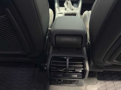Used 2021 Audi Q3 2.0T Premium w/ Convenience Package AWD/4WD image 16