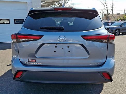 Used 2023 Toyota Highlander XLE image 5