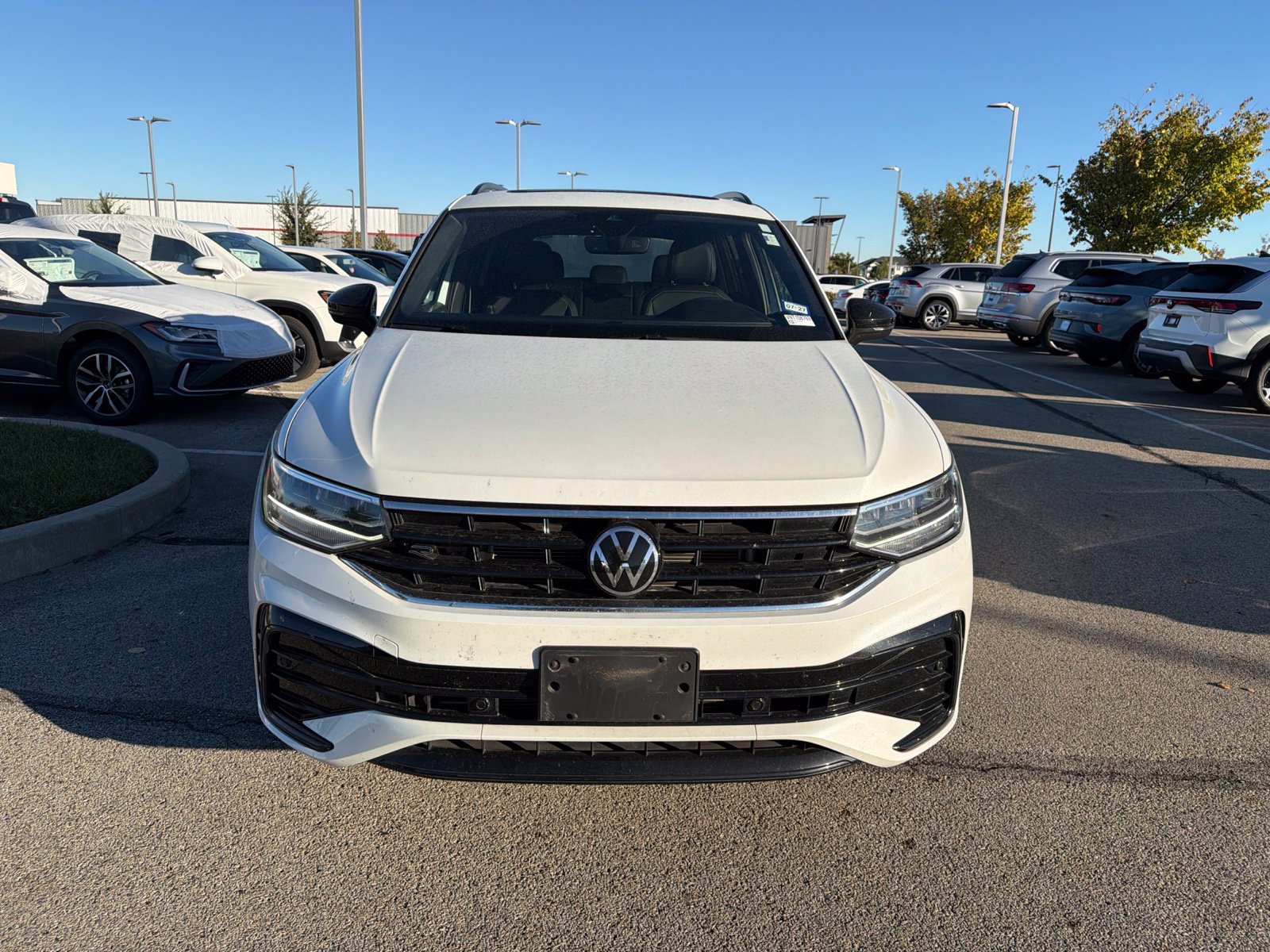 Used 2023 Volkswagen Tiguan SE R-Line FWD image 4