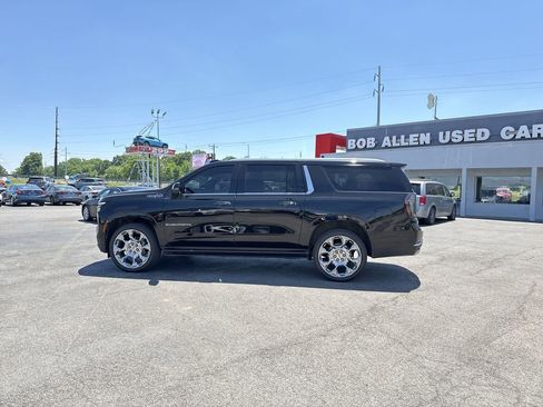Used 2025 Chevrolet Suburban High Country AWD/4WD image 11