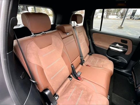 Used 2025 Mercedes-Benz GLB 250 4MATIC image 20