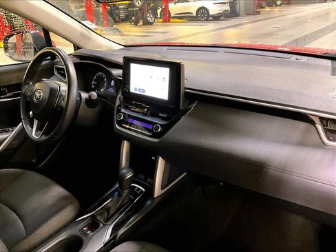 Used 2024 Toyota Corolla Cross LE image 14