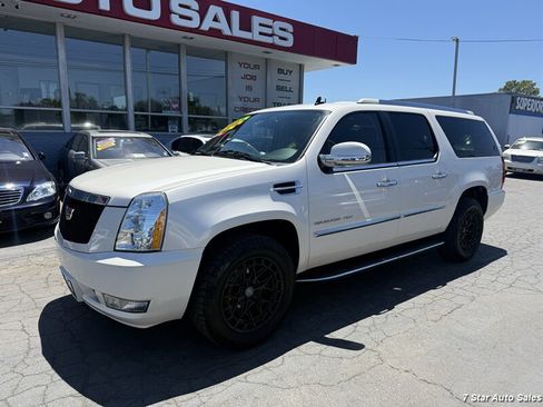 Used 2013 Cadillac Escalade ESV Luxury AWD/4WD image 3