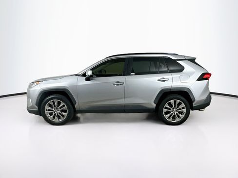 Used 2020 Toyota RAV4 XLE Premium AWD/4WD image 4