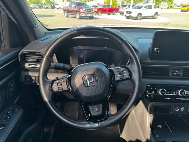Used 2025 Honda Pilot Black Edition image 16