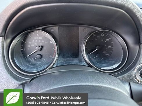 Used 2018 Nissan Rogue SV AWD/4WD image 19