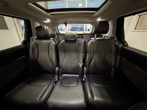 Used 2025 Kia Carnival SX image 31