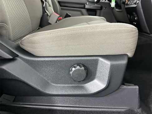 Used 2017 Ford F150 XLT w/ XTR Package image 33