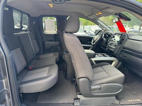 Used 2024 Nissan Titan SV AWD/4WD image 12