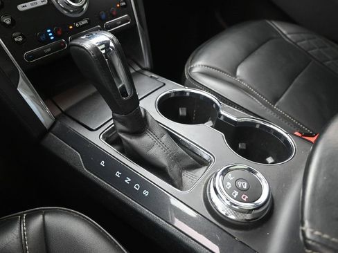 Used 2018 Ford Explorer Platinum image 29