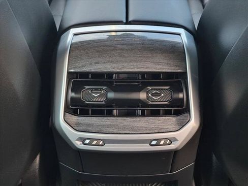 Used 2023 BMW 740i RWD image 17