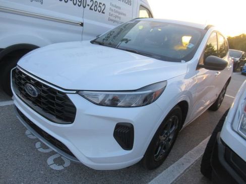 Used 2023 Ford Escape ST-Line w/ Tech Pack #1 FWD image 3