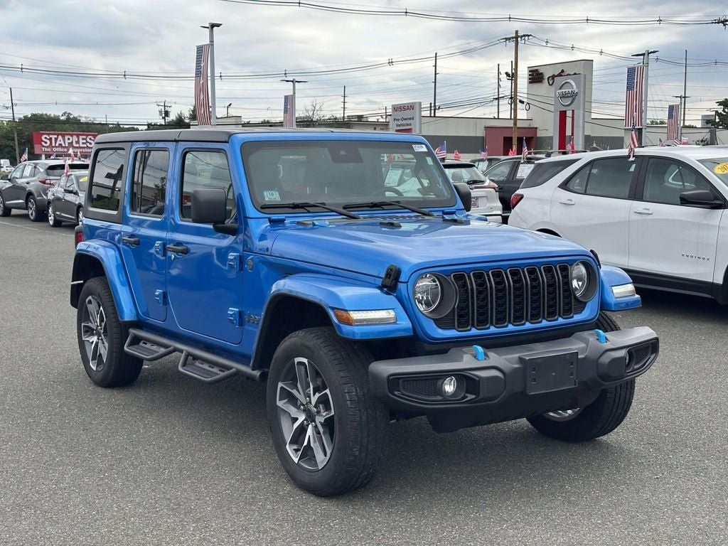 Used 2024 Jeep Wrangler Unlimited w/ Convenience Group AWD/4WD image 34