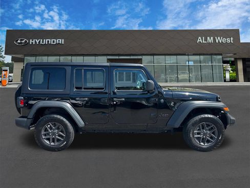 Used 2025 Jeep Wrangler Unlimited Sport AWD/4WD image 4