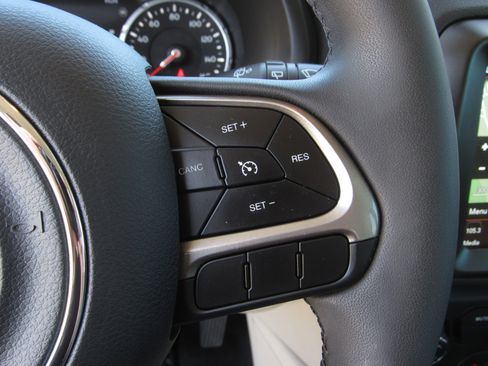 Used 2022 Jeep Renegade Latitude image 25