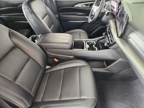 Used 2025 Chevrolet Traverse LT FWD image 15