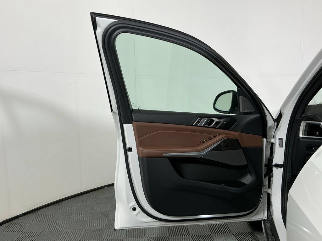 Certified 2024 BMW X5 xDrive40i w/ Premium Package AWD/4WD image 19