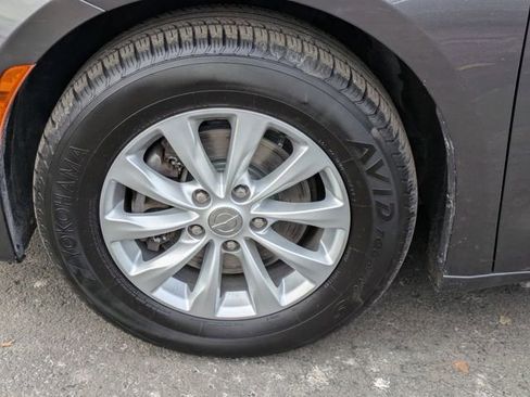 Certified 2018 Chrysler Pacifica Touring Plus image 31