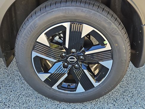 New 2026 Nissan Kicks SV w/ SV Premium Package image 6