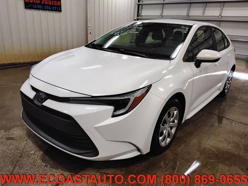 Used 2025 Toyota Corolla LE FWD image 4