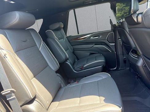 Used 2024 Cadillac Escalade Premium Luxury w/ Performance Package AWD/4WD image 40