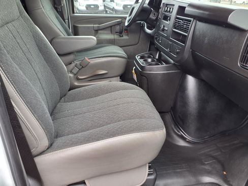 Used 2024 GMC Savana 2500 w/ Driver Convenience Package image 10