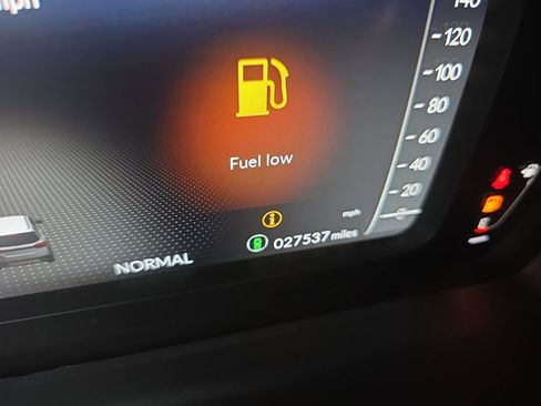 Used 2025 Honda Pilot Black Edition image 27