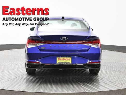 Used 2023 Hyundai Elantra Limited w/ Preferred Accessory Package FWD image 6