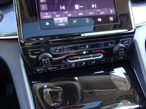 Certified 2023 Jeep Grand Cherokee Laredo w/ Luxury Tech Group I AWD/4WD image 29
