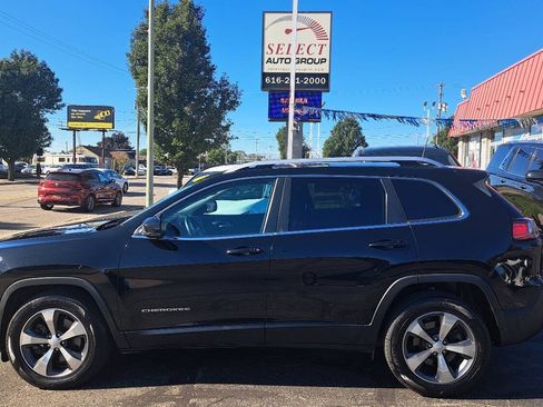 Used 2019 Jeep Cherokee Limited AWD/4WD image 1
