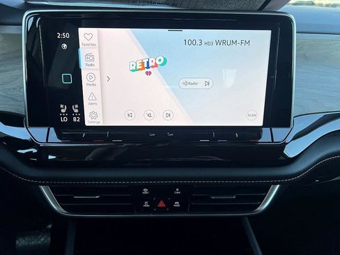 Used 2025 Volkswagen Atlas SE image 24