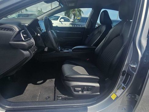 Used 2021 Toyota Camry SE FWD image 12