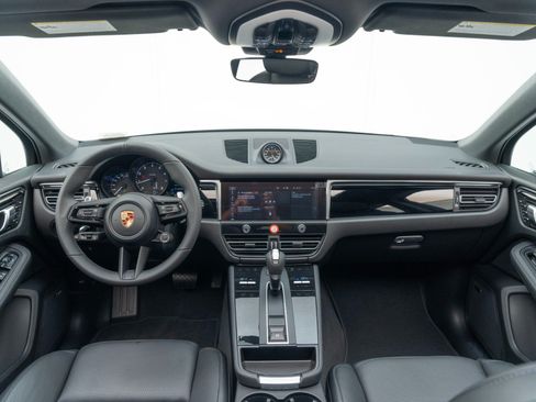 Used 2026 Porsche Macan AWD/4WD image 19